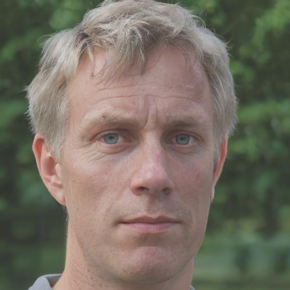 Retrato profesional de Íñigo Castellanos