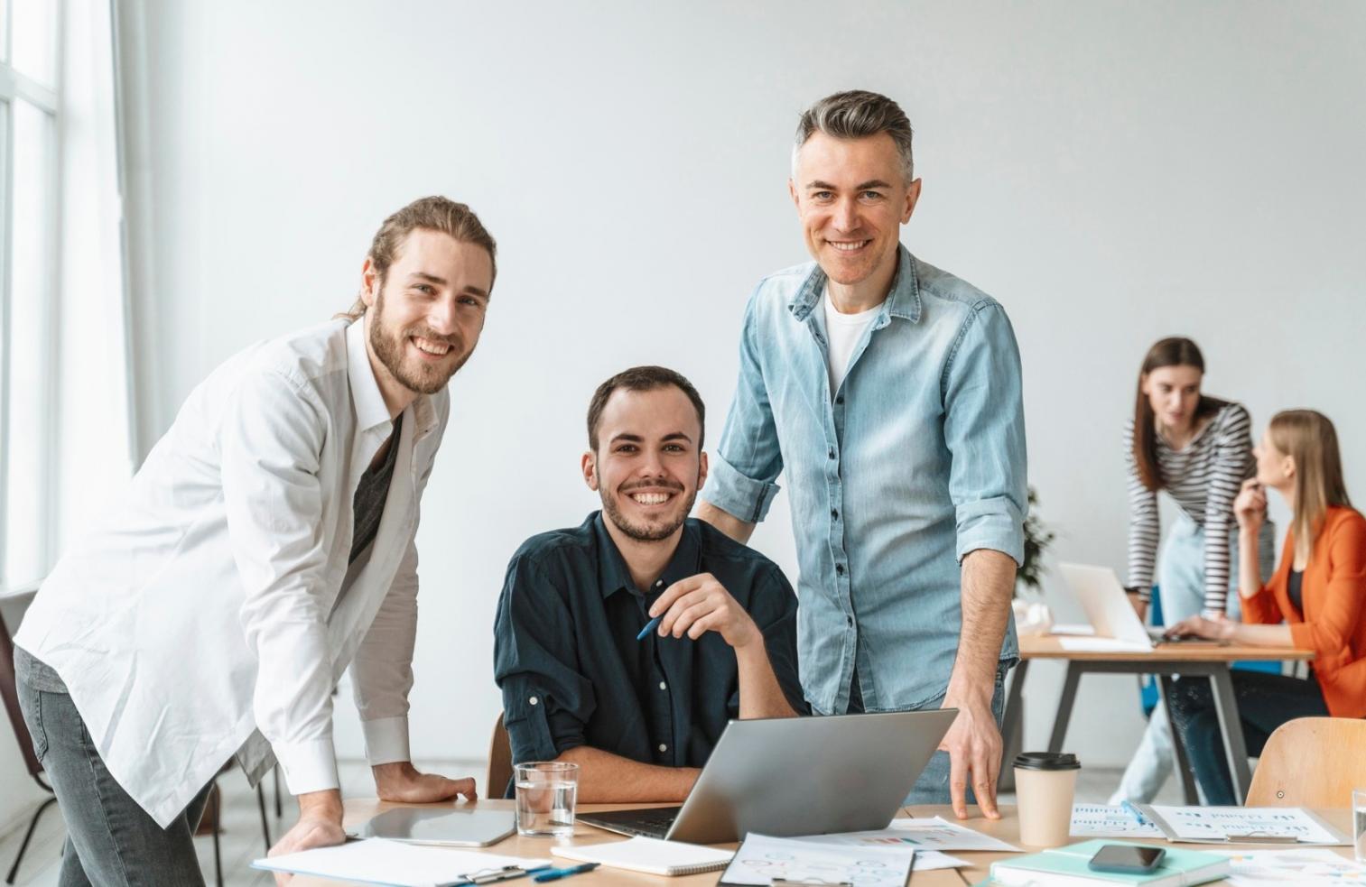 Estudiante revisando conceptos financieros